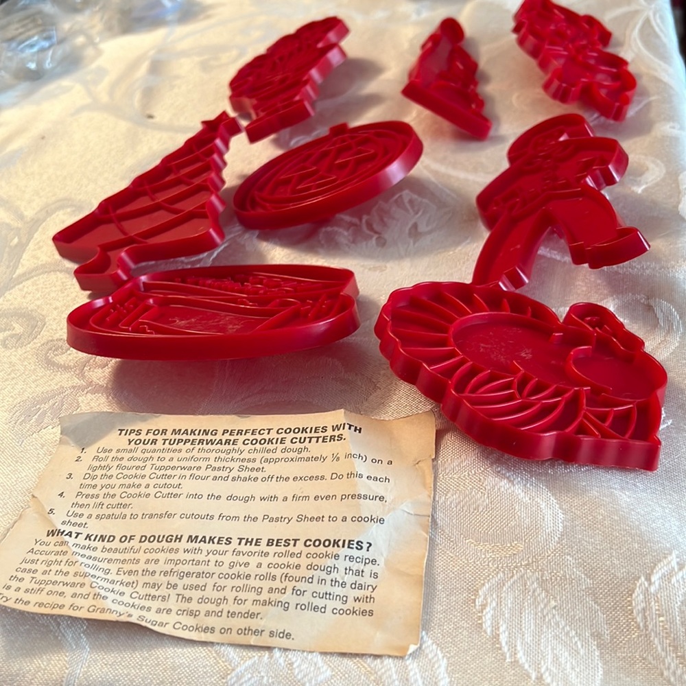 Set of 8 red cookie cutters with original card that includes recipe